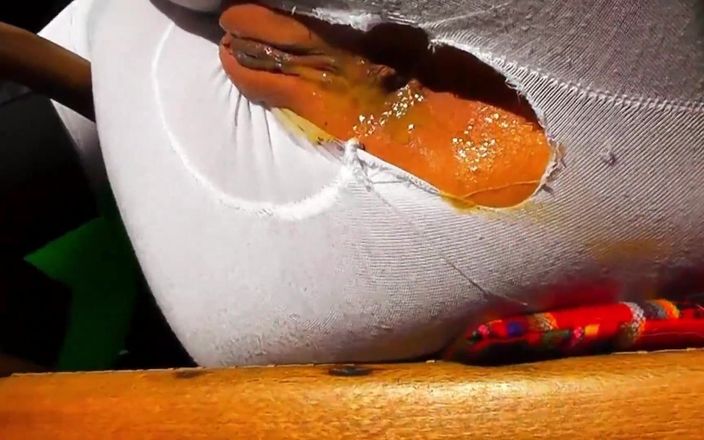 Argentina Latina Amateurs: Prsatá amatérka si hraje s lízátkem uvnitř své mokré kundičky
