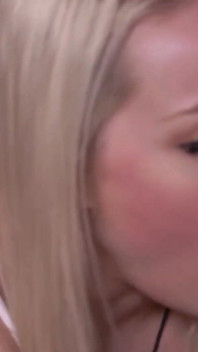 Kouřící sexy Haley Piky se přizná ke svým hříchům a je potrestána nevlastním otcem Calvinem
