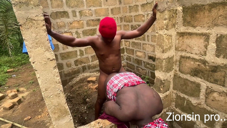 Zion: Pembantu rumah tangga dan gateman ngentot di gedung yang belum...