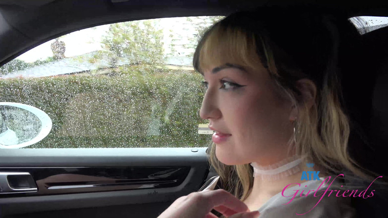 ATK Girlfriends: Zoey kommer över, du bestämmer dig för att gå i sängen...