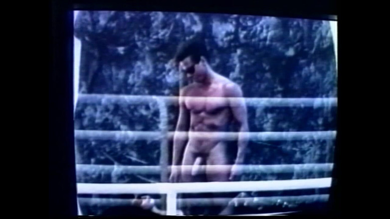 Vintage megastore: Una morena ansiosa por saltar sobre una gran polla
