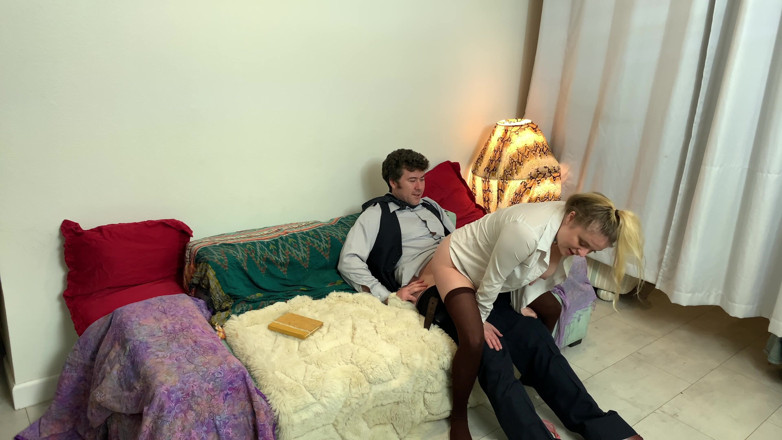 Erin Electra: 사방에 사정하고 새아빠에게 따먹히는 배다른 딸