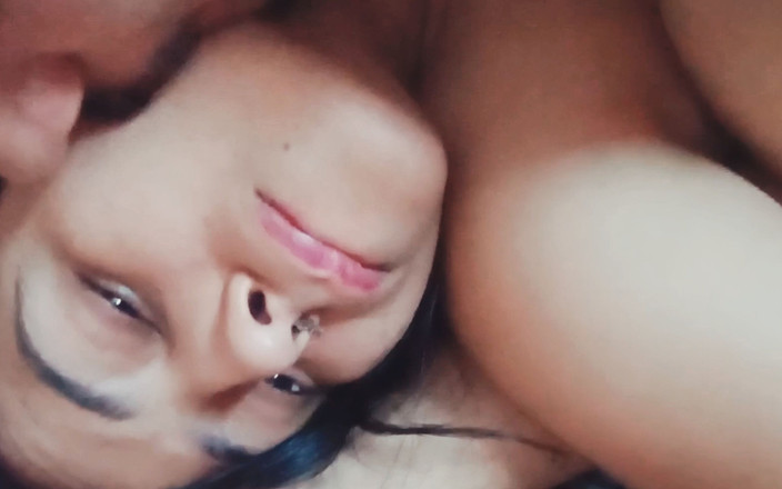 Hot Sis: Latika 继妹大鸡巴硬