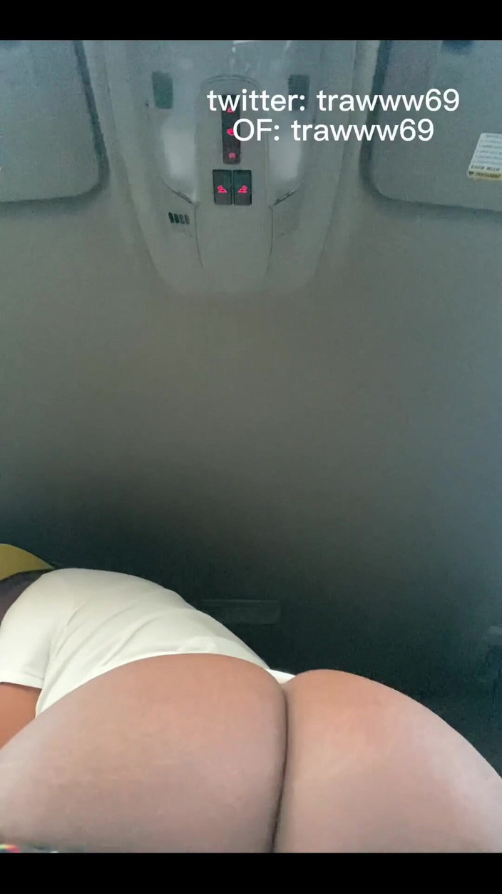 Tailandxxx: Черниця кидає дупу в машині