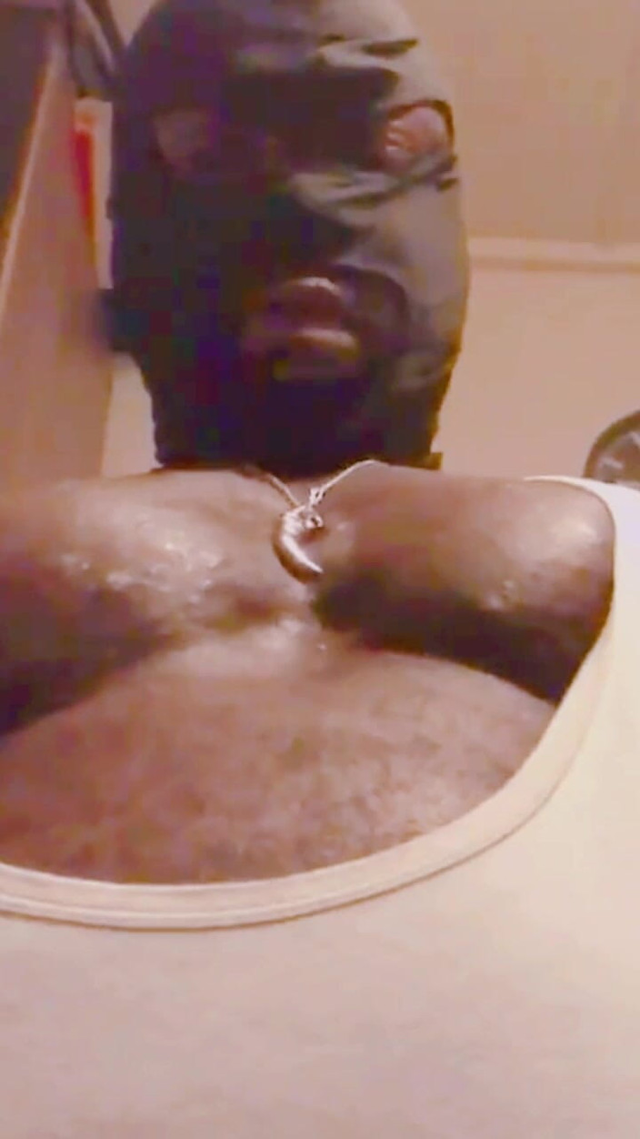 Black smoking muscle stepdad: Verbales Tittenspiel Mit Großen Muskeln Und Smoke-session