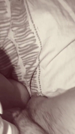 Tht_onegirl: Young, fat and hairy pussy squirting.
