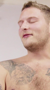 Dan Stone bierze swojego kutasa, ponieważ wie najlepiej