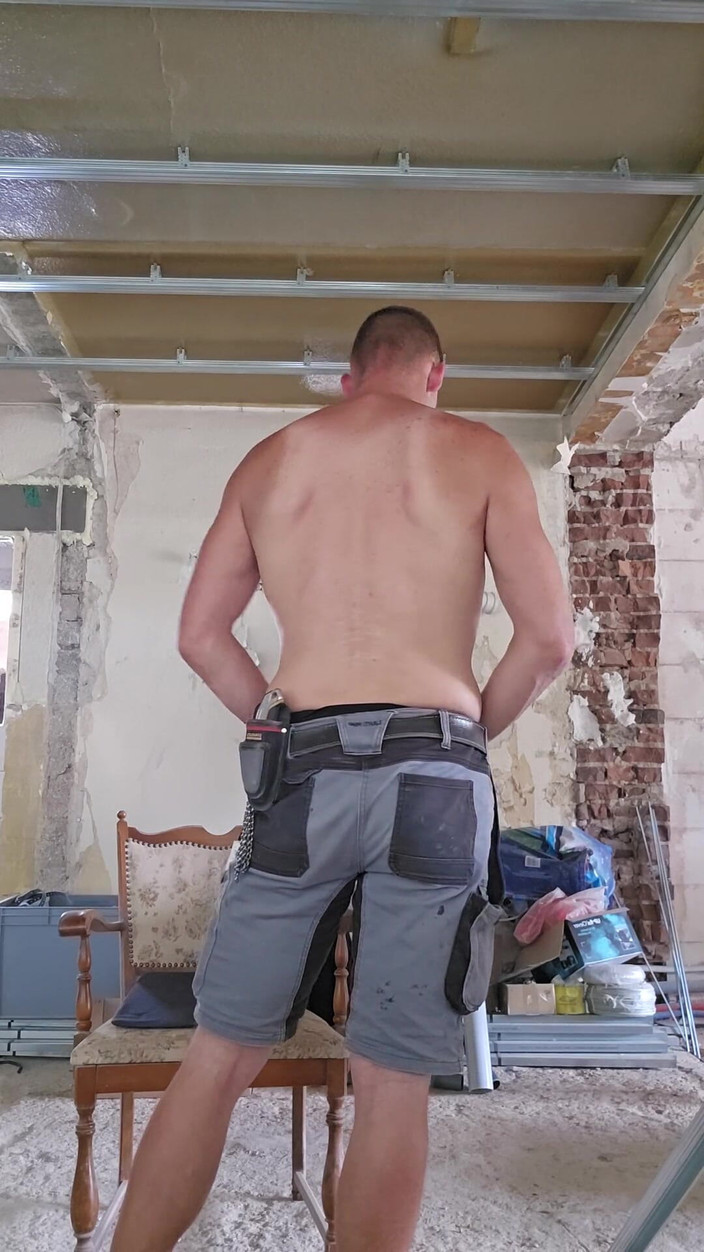 Chris_snoopy_91: İş yerinde alıyorum ve dildomla kendimi sikiyorum