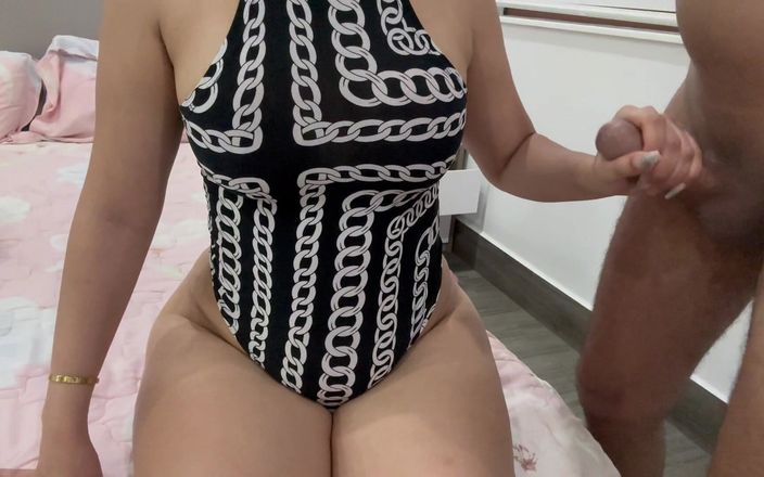 Iranian lara: Une adolescente amateur suce et baise