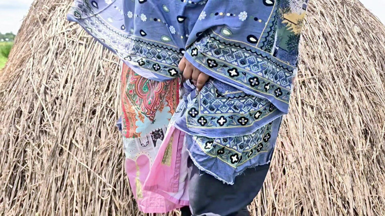 sweetpriya01: मेरे दोस्त की पत्नी ने मुझे उसे चोदने दिया। उसके बड़े स्तन थे, और मैंने उसे कुत्ते शैली में चोदा।