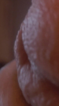 Buzzes Close up Pre-cum