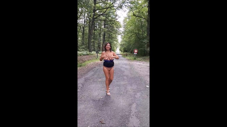 Intim422a: Noémie Exhib Naughty