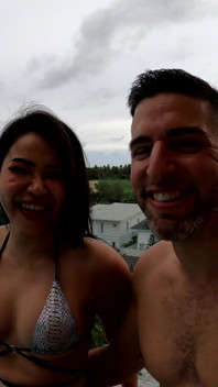 Plockar upp en het thailändsk brud vid poolen - Onlyping