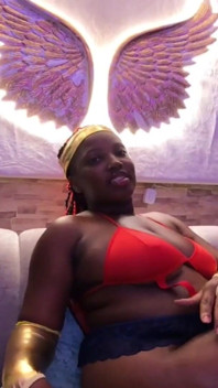 Eu constantemente ouvi alguém na varanda surpreendentemente uma mulher maravilha negra sexy deu a ela bunda bonita um tour pelo meu lar