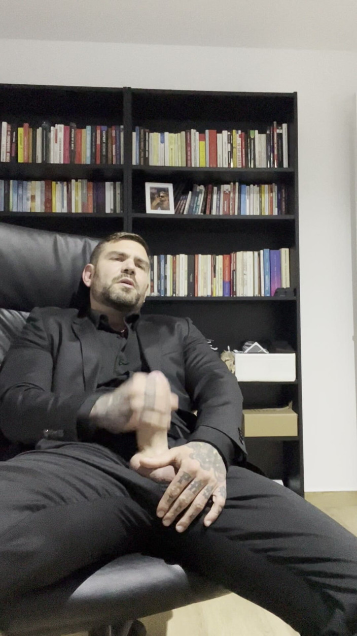 Juan Lucho Gay: Knappe Man Masturbeert in Pak