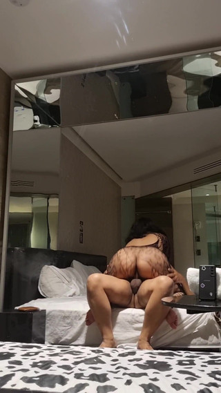 Lady_devil28: 내 계모의 창녀는 나를 위해 그녀의 새로운 란제리를 모델하고 나는 우유로 그녀의 보지를 채우기 결국