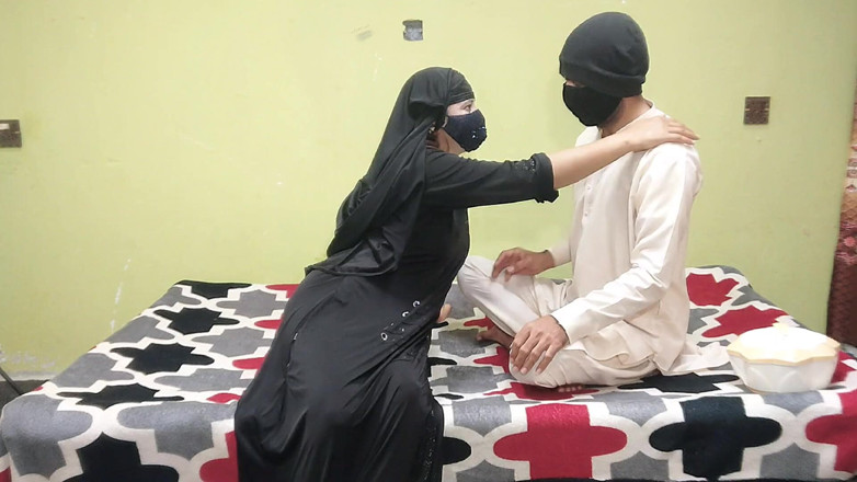 Gullnazkhan: La ragazza calda della vicina di casa indiana desi scopata...
