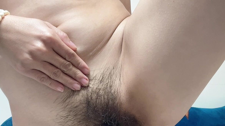 sweethanajapanese: Piccola si scopa il suo piccolo buco del culo