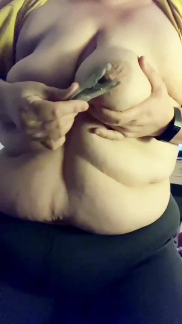 Real homemade BBW BBC porn: Bbwbootyful rubbing squeezing my saggy boobs