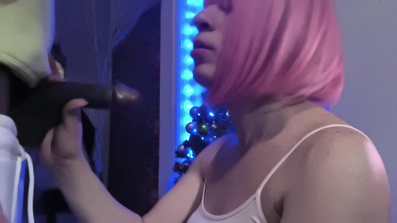 CardiC: Sorpresa gloryhole mattina di natale per bbc la sissy si...