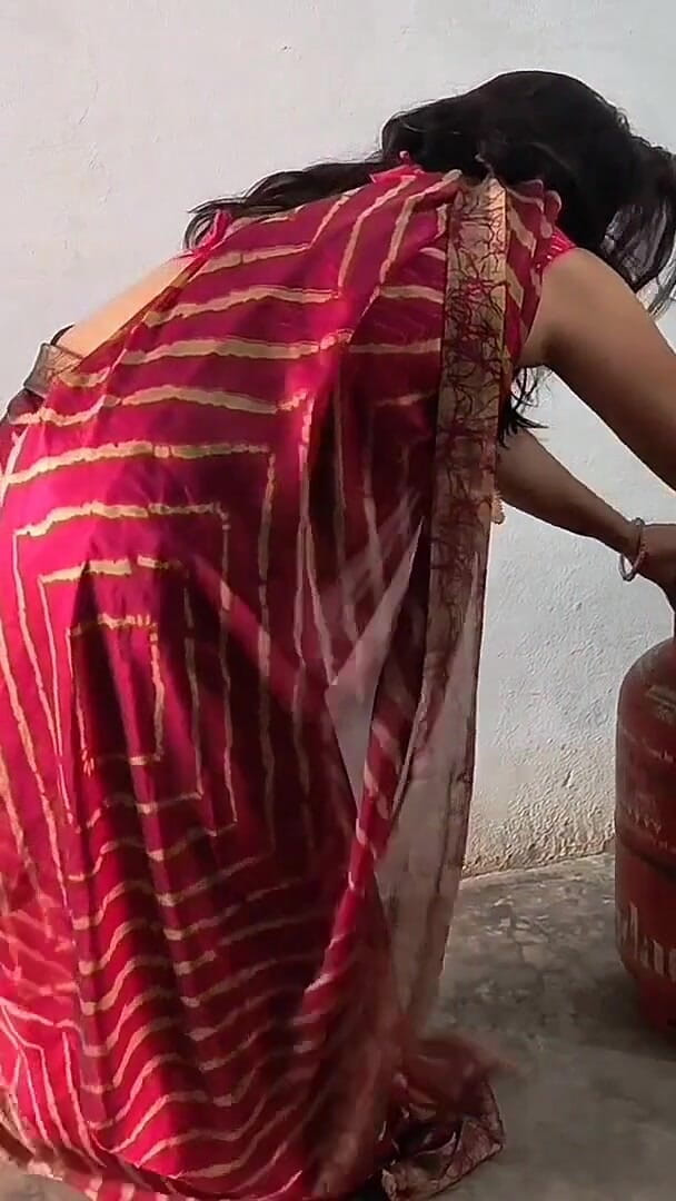 Happyhome: Pados Wali Bhabhi Ko Gas Cylinder Lagane Ke Bahane Ghar...