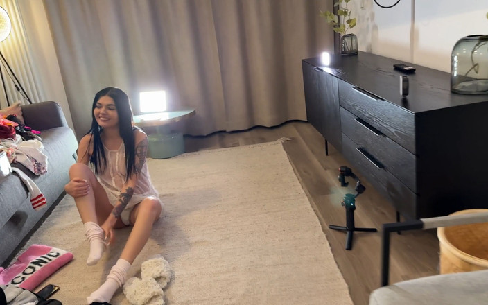 Short Skirt TV: En ateşli seksi ince formda esmer hatun kısa etekler, külotlar...