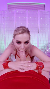 A la novia caliente Blake Blossom le encanta chupar tu polla
