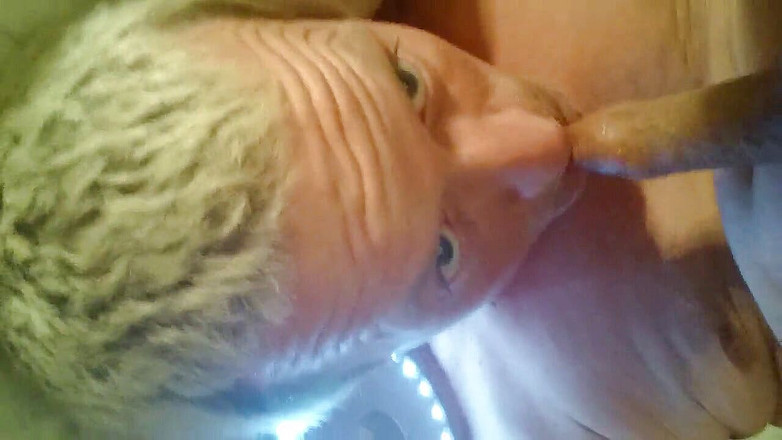 Lov2selfsuck: Un intenso orgasmo de una mamada y semen en la...