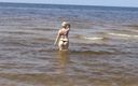 RedRoseRus: Gorąca milf na plaży nude.I'm Watching Her.