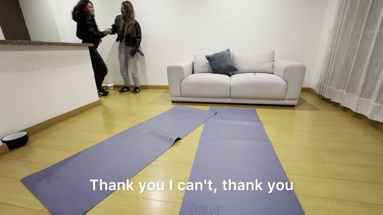 scarlettandc: Wanita menggelitik dan bergulat