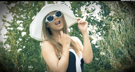 Babe Stare: Glamour model gets her shaved pussy fucked by the pool
