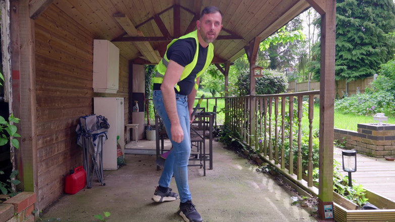 Emojizz: Danni G - Distracting the Handyman
