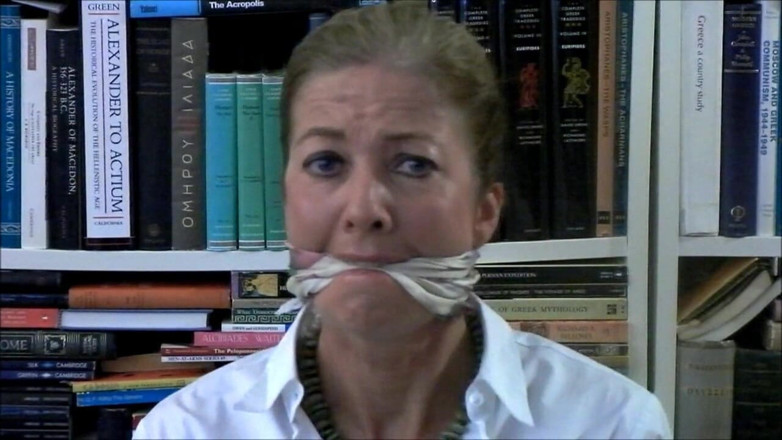 Selfgags classic: Vidéo d'instruction d'une prof MILF : comment s'étouffer sur quelqu'un !