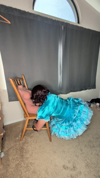 인형의 자지에 옷깃을 고정하는 Sissy Maid!