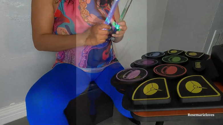 RosemarieLoves: MILF tocando a bateria vlog