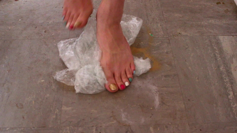 Lilly Disgrace: pisoteando burbuja