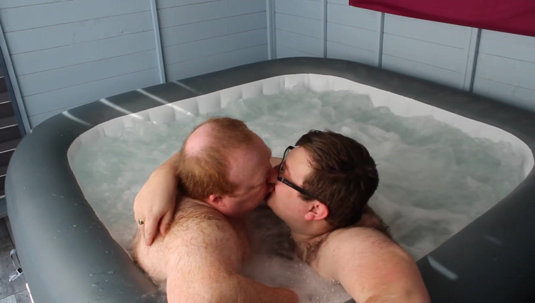 brummieboi89: Stepdaddy &amp; Stepson Hot Tub