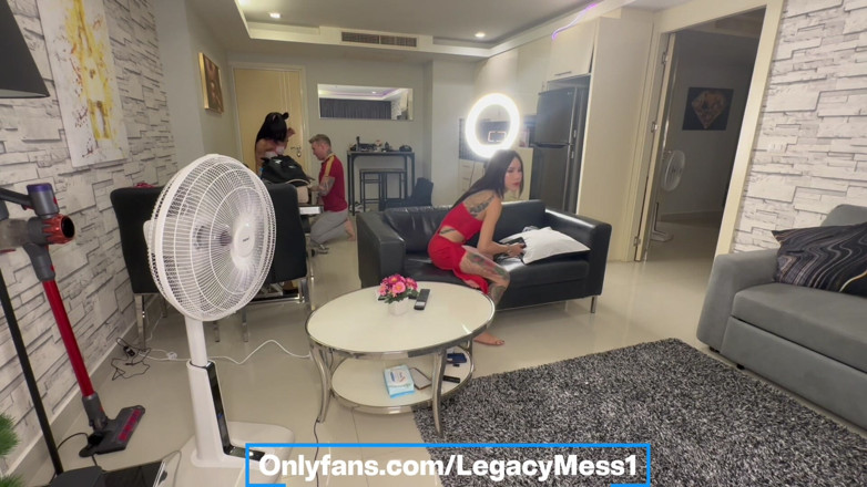Legacy Mess: เบื้องหลังฉากสาวสองตูดแน่นตัวเล็กเซ็กซี่เย็ดและโดนเย็ดควยแข็งเสมอ