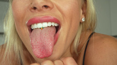 CALLIE ROKS: 借款人被吃掉巨人肌肉发达的家庭主妇