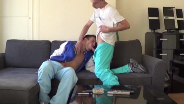 Gaybareback: Tony seksi latin Juan Perez'i sikiyor