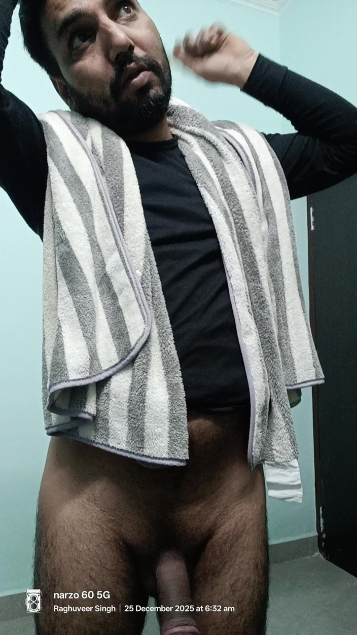 Rajasthani-old-lover: インドのデシ男性が隣の警察官とシャワーとマスターベーションショーを楽しむ