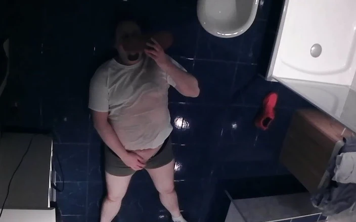 Sneakers Gay Graz: Piss cum and sniff in bathroom