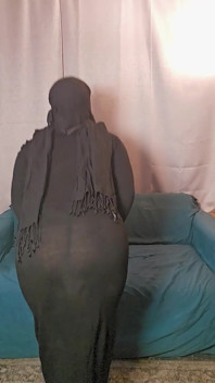 Bergoyang dan membongkok Ke Atas Mia Niqab
