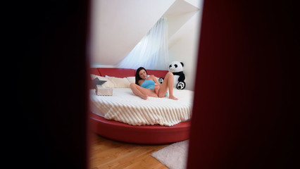 Luna Roulette: Üvey kız kardeş üvey erkek kardeşini onu gözetlerken yakaladı. Ondan sonra...