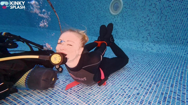 UKCuteGirl Lucy Lauren: Wykręcony i bez tchu: Podwodny scuba złośliwiec