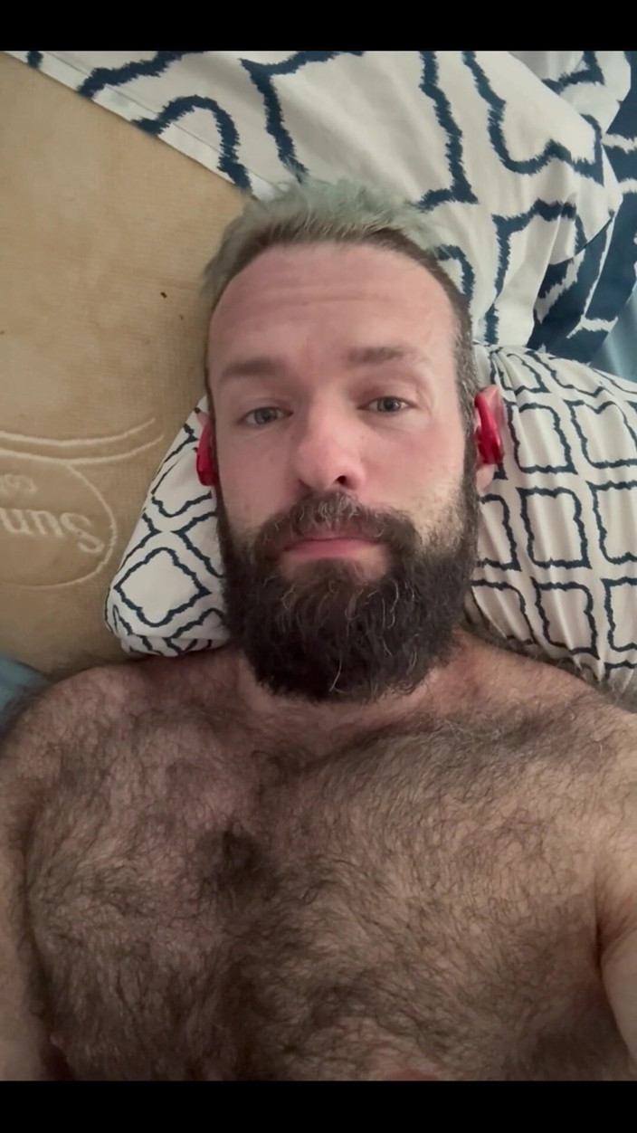 BeefyCanuck: Heya! Aggiornamento del canale per il mese dell'orgoglio!