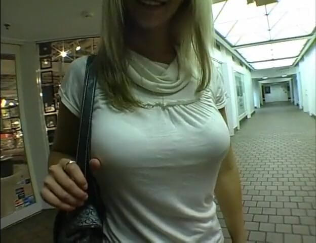 Outdoor pervs: Відео від першої особи, підібрав гарячу грудасту блондинку і відтрахав її тугу пизду