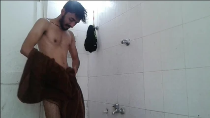 İlk kez kamerada çıplak banyo yapıyorum