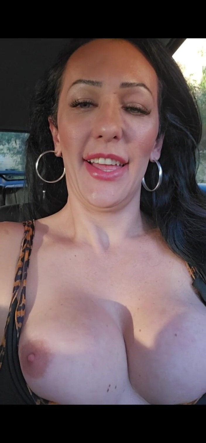 Shemale Ellyn Trans: Bățul meu a fost umed, mi-am udat pantalonii și chiloții în mașină în...