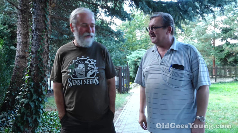 Old Goes Young: Natalia pearl dientot sama teman-teman kakeknya sendiri